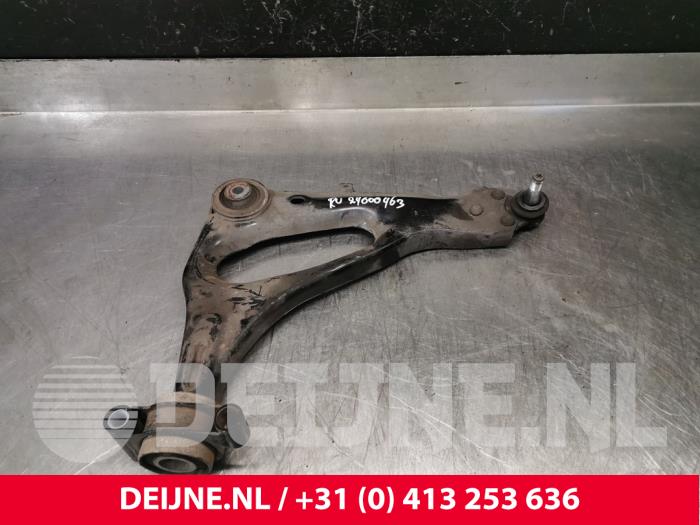 Mercedes Vito Querlenker unten rechts vorne O239217