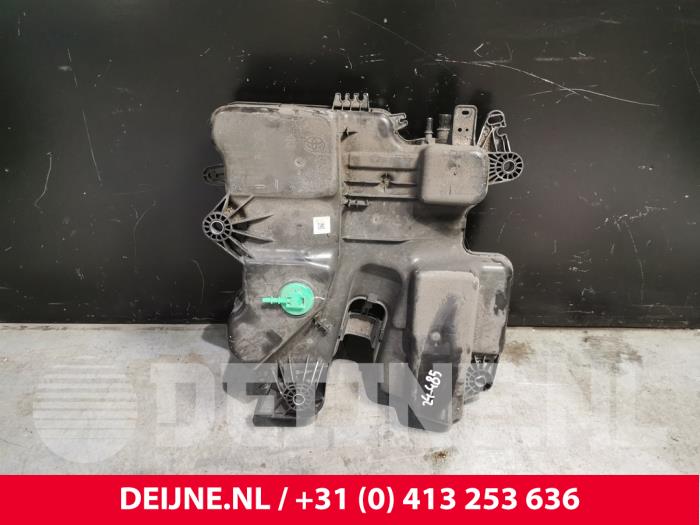 Gebruikte Adblue tank Toyota ProAce Verso 2.0 D-4D 150 16V Prijs € 272,25 Inclusief btw aangeboden door van Deijne Onderdelen Uden B.V.