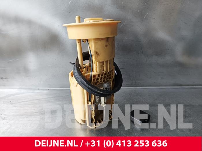 Gebruikte Tank element Pomp Volkswagen Transporter T5 1.9 TDi Prijs € 42,35 Inclusief btw aangeboden door van Deijne Onderdelen Uden B.V.