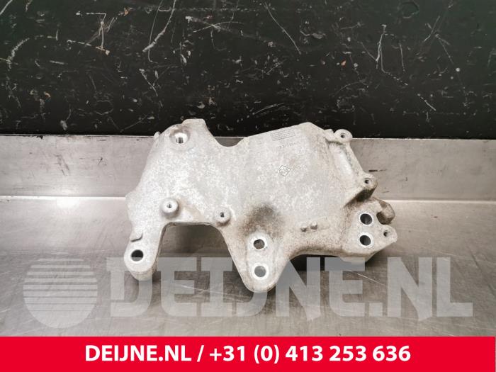 Gebruikte Motorrubber Opel Vivaro 1.6 CDTi BiTurbo 125 Prijs € 42,35 Inclusief btw aangeboden door van Deijne Onderdelen Uden B.V.