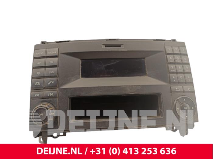 Mercedes Vito Regeleinheit Multi Media O239697