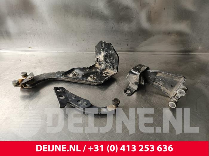 Mercedes Vito Schuifdeurrol rechts O239713