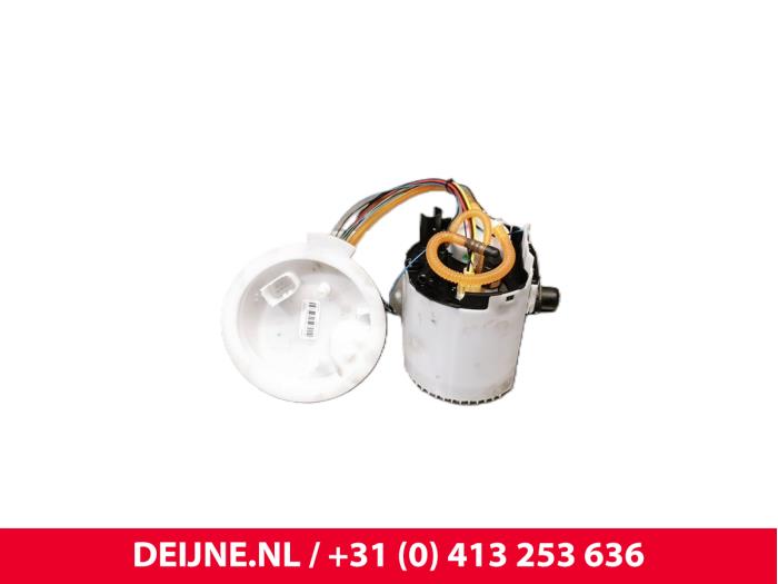 Gebruikte Tank element Pomp Volvo V60 II (ZW) 2.0 B3 16V Mild Hybrid Prijs € 175,00 Margeregeling aangeboden door van Deijne Onderdelen Uden B.V.