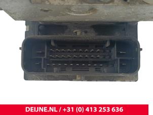 Renault Master ABS Pumpe O240000 foto 3
