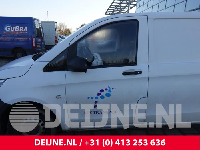 Mercedes Vito Tankklappe O240148