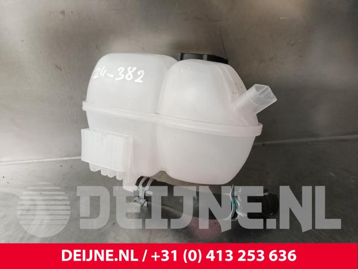 Lynk & Co 01 Expansion vessel O240199