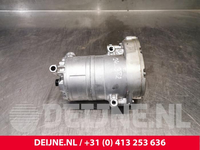 Lynk & Co 01 Air conditioning pump O240250
