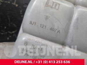 Porsche Taycan Ausgleichsbehälter O240310 foto 2