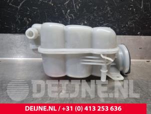 Porsche Taycan Ausgleichsbehälter O240310 foto 3