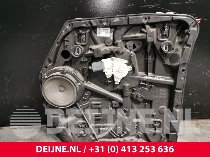 Mercedes Vito Fenstermechanik 2-türig rechts vorne O240327