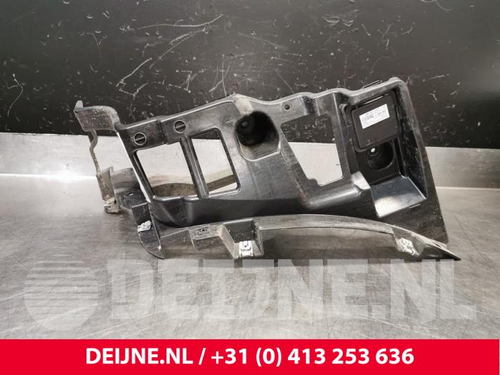 Porsche Taycan Stoßstangenstütze rechts hinten O240347