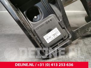 Porsche Taycan Stoßstangenstütze rechts hinten O240347 foto 3