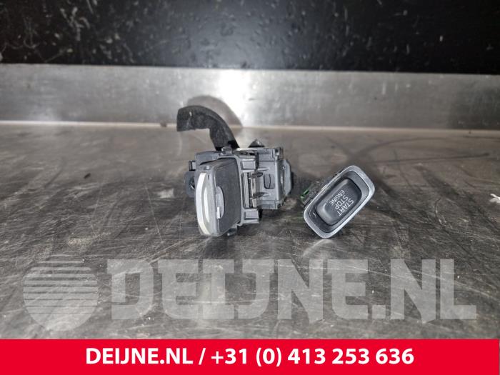 Volvo V40 Elektronisch kontaktslot O240374