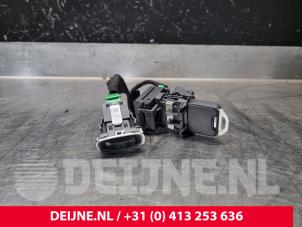 Volvo V40 Electronic ignition key O240374 photo 2