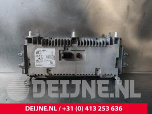 Porsche Taycan Display Multi Media regelunit O240384 foto 2