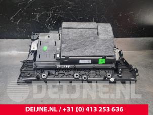 Porsche Taycan Dashboardkastje O240400 foto 3