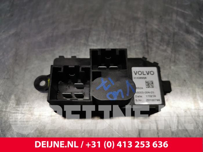 Volvo V40 Kachel Weerstand O240408