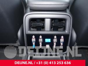 Gebruikte Display Interieur Porsche Taycan Cross Turismo (Y1B) 4S Performance Battery Plus Prijs € 907,50 Inclusief btw aangeboden door van Deijne Onderdelen Uden B.V.