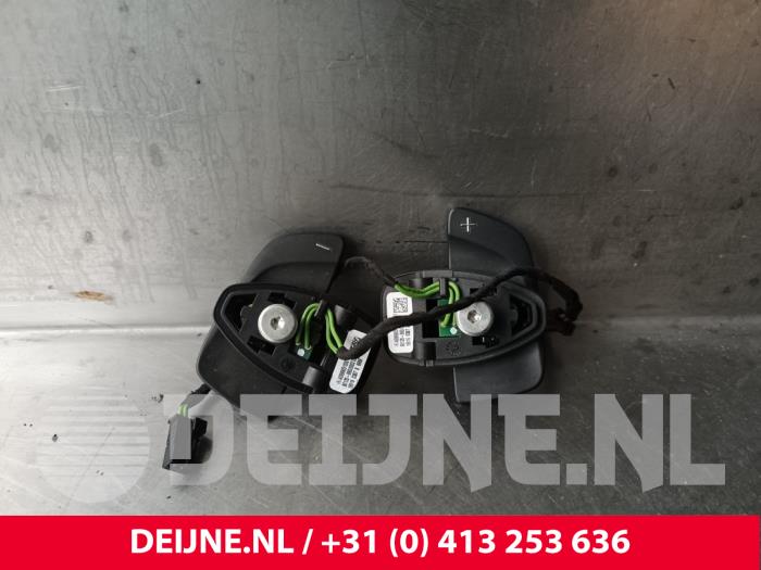 Gebruikte Schakelflipper set Mercedes C (W205) C-220 2.2 CDI BlueTEC, C-220 d 16V Prijs € 40,00 Margeregeling aangeboden door van Deijne Onderdelen Uden B.V.