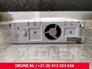 Porsche Taycan Regelunit Multi Media O240507 foto 3