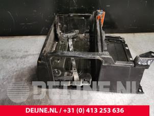 Mercedes Vito Onderbak stoel rechts-voor O240513 foto 2