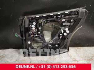 Porsche Taycan Portier 4Deurs rechts-achter O240522 foto 2