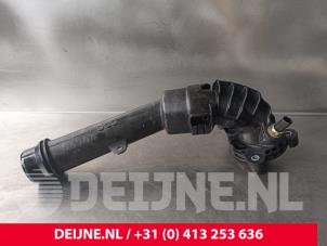Gebruikte Intercooler Buis Volvo V60 II (ZW) 2.0 B3 16V Mild Hybrid Prijs € 70,00 Margeregeling aangeboden door van Deijne Onderdelen Uden B.V.