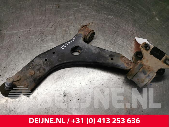 Volvo V40 Draagarm onder links-voor O240933