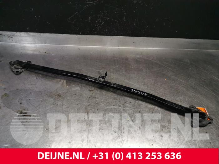 Volvo V40 Tiebar O240942