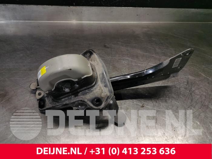 Lynk & Co 01 Draagarm onder rechts-achter O240951