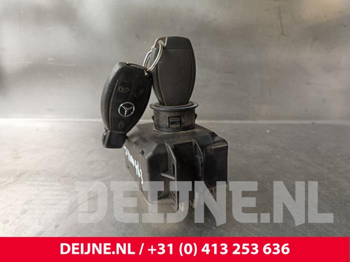 Mercedes Vito Zündschloss+Schlüssel O240958