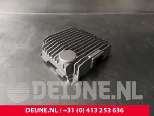 Porsche Taycan Radio versterker O241064 foto 2