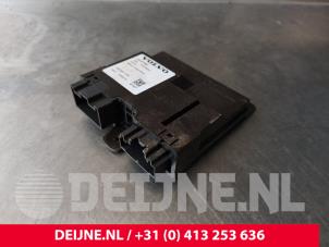 Gebruikte Module achterklep motor Volvo V60 II (ZW) 2.0 B3 16V Mild Hybrid Prijs € 350,00 Margeregeling aangeboden door van Deijne Onderdelen Uden B.V.