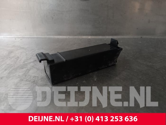Support accu van een Volvo V60 II (ZW) 2.0 B3 16V Mild Hybrid 2024