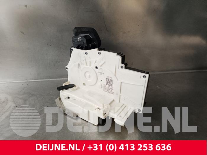 Porsche Taycan Türschlossmechanik 4-türig rechts hinten O241074