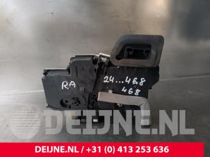 Porsche Taycan Deurslot Mechaniek 4Deurs rechts-achter O241074 foto 2