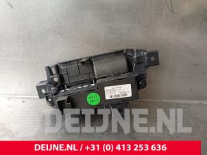 MG MG5 Electric Handrem schakelaar O241099 foto 2