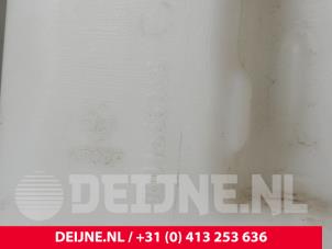 Iveco New Daily Scheibensprühertank vorne O241151 foto 3