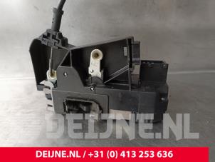 Renault Trafic Front door lock mechanism 4-door, right O241246 photo 2