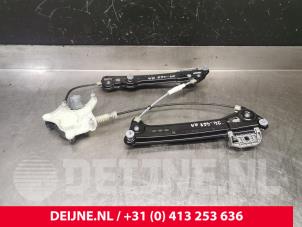 Porsche Taycan Ruitmechaniek 4Deurs rechts-achter O241262 foto 2
