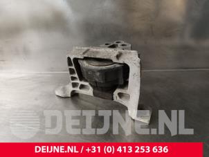 Gebruikte Motorrubber Ford Transit Connect (PJ2) 1.5 TDCi Prijs € 24,20 Inclusief btw aangeboden door van Deijne Onderdelen Uden B.V.
