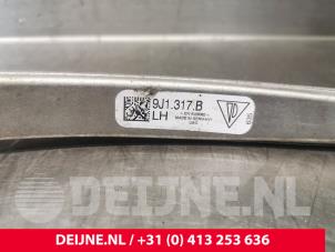 Porsche Taycan Reactiestang links-voor O241289 foto 3