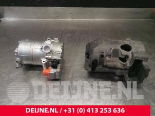 Gebruikte Pomp Airco Porsche Taycan Cross Turismo (Y1B) 4S Performance Battery Plus Prijs € 816,75 Inclusief btw aangeboden door van Deijne Onderdelen Uden B.V.