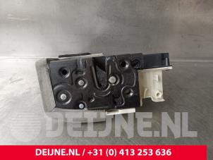Porsche Taycan Deurslot Mechaniek 4Deurs links-achter O241323 foto 3
