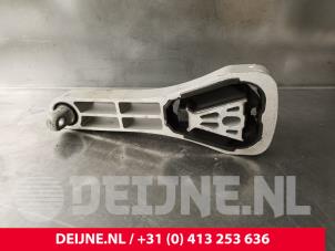 Gebruikte Motorrubber Volvo V60 II (ZW) 2.0 B3 16V Mild Hybrid Prijs € 40,00 Margeregeling aangeboden door van Deijne Onderdelen Uden B.V.