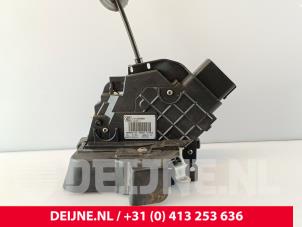 Volvo XC60 Front door lock mechanism 4-door, right O241431 photo 2