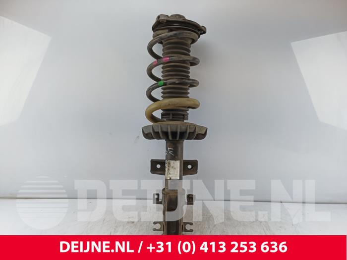 Mercedes Vito Stoßdämpferstrebe links vorne O241580