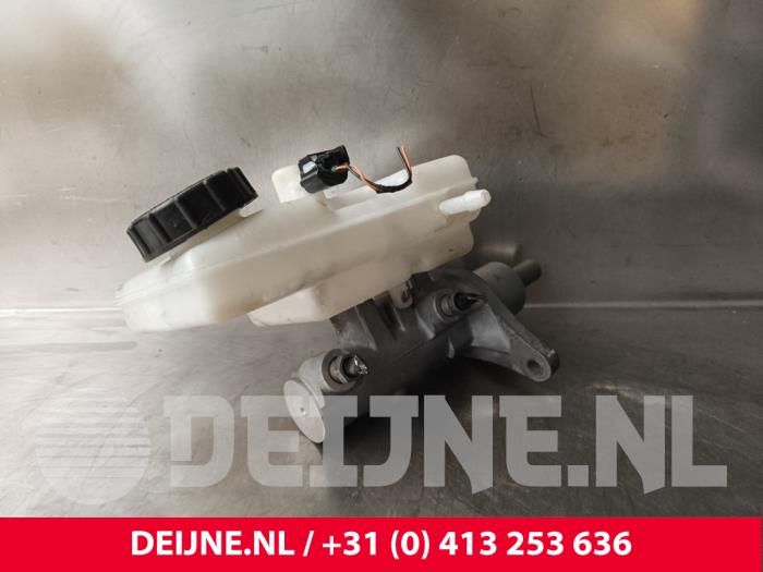 Gebruikte Hoofdremcilinder Renault Master III (MA/MB/MC/MD/MH/MF/MG/MH) 2.3 dCi 135 16V FWD Prijs € 90,75 Inclusief btw aangeboden door van Deijne Onderdelen Uden B.V.