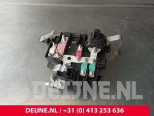 Renault Master Sicherungskasten O241829 foto 2