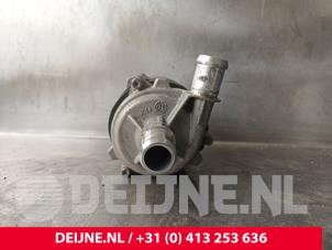 Porsche Taycan Extra waterpomp O241886 foto 3
